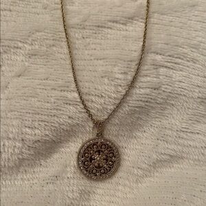 Elegant Gold Pendant Necklace